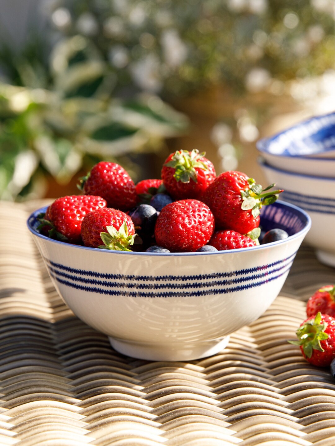 

KitchenCraft Blue & White Dishwasher And Microwave Safe Printed Stoneware Glossy Bowl