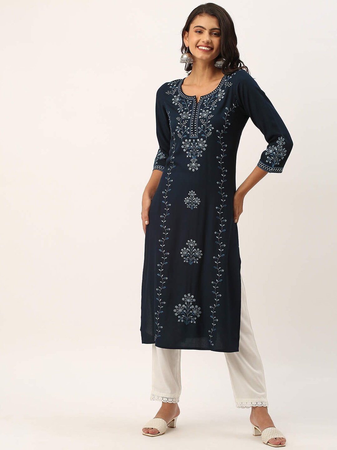 

ZOLA Women Blue Floral Embroidered Thread Work Kurta