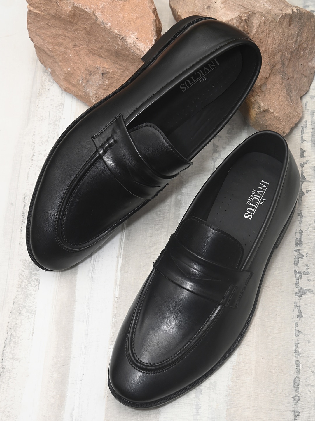 

INVICTUS Men Black Solid Formal Loafer