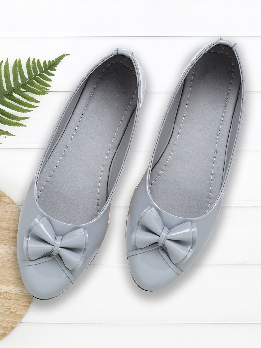 

Moonwalk Women Grey Bows Flats