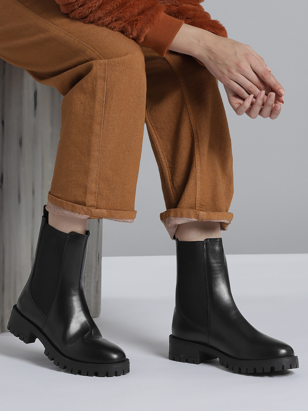 

Roadster Women Black Solid Mid-Top Block Heel Chelsea Boots