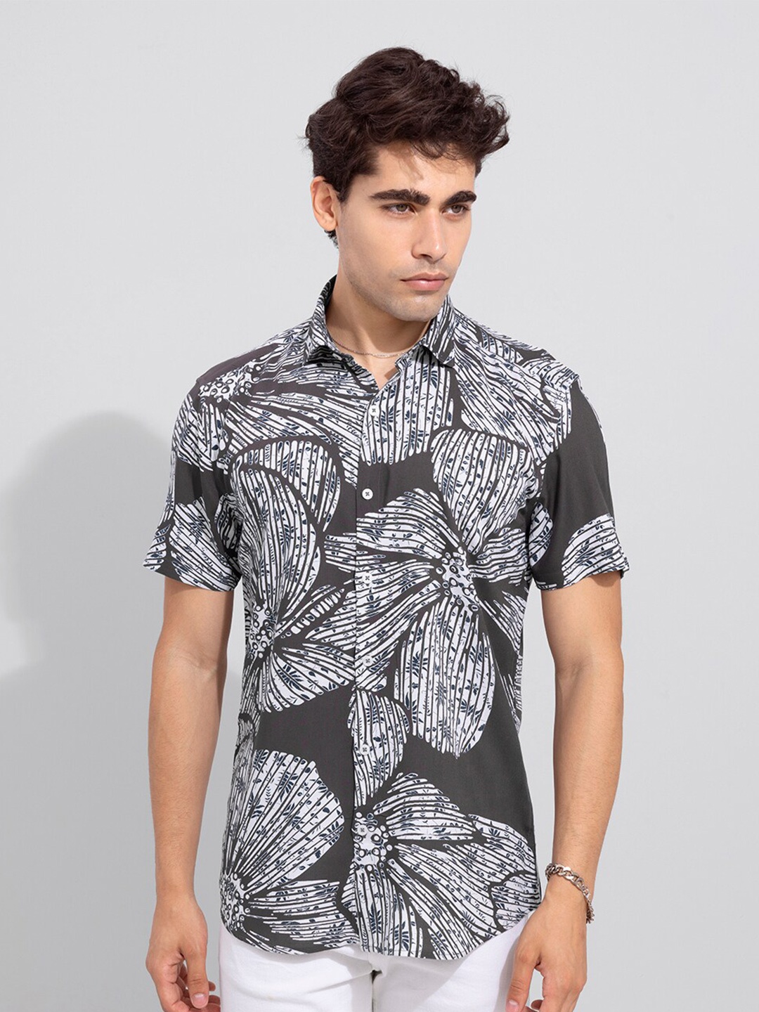 

Snitch Men Grey Slim Fit Printed Casual Shirt