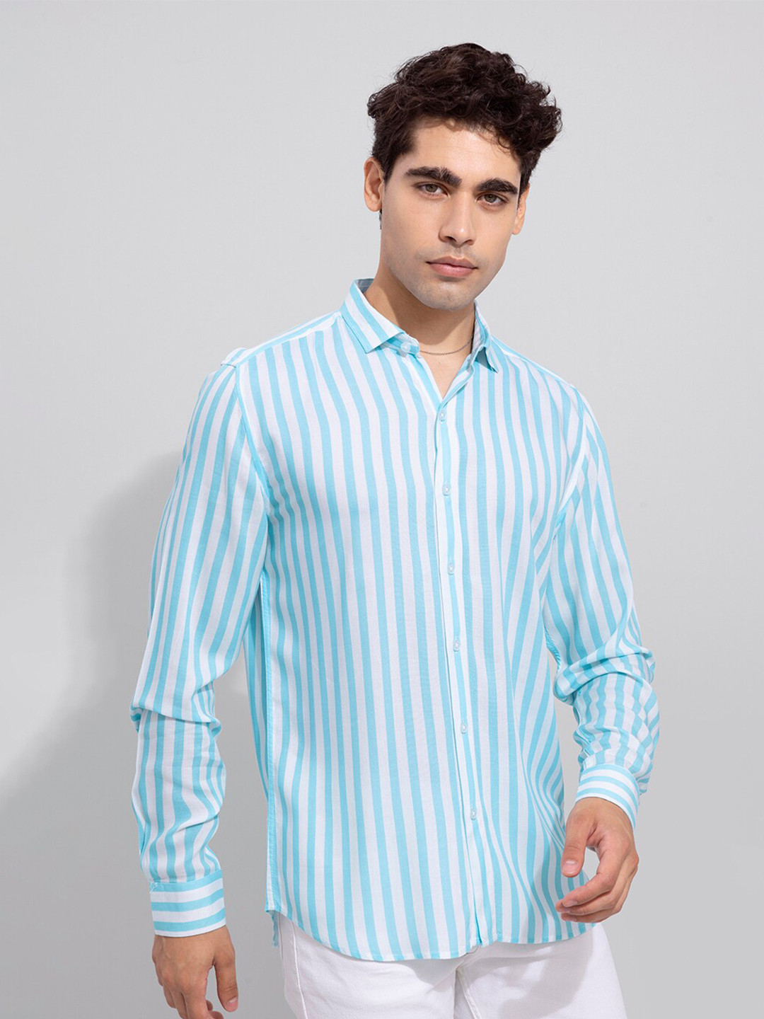 

Snitch Men Blue Slim Fit Striped Casual Long Sleeves Shirt