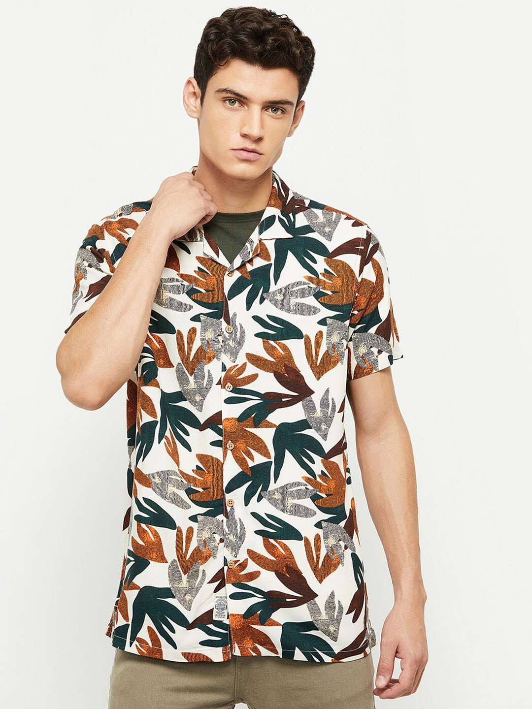 

max Men Off White Floral Printed Casual Shirt