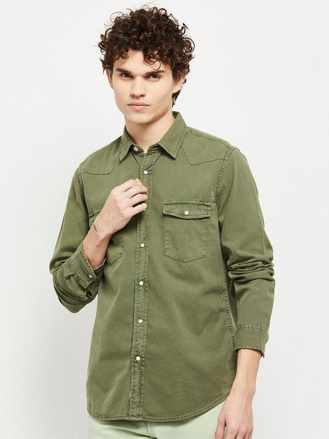 

max Men Olive Green Solid Cotton Casual Shirt