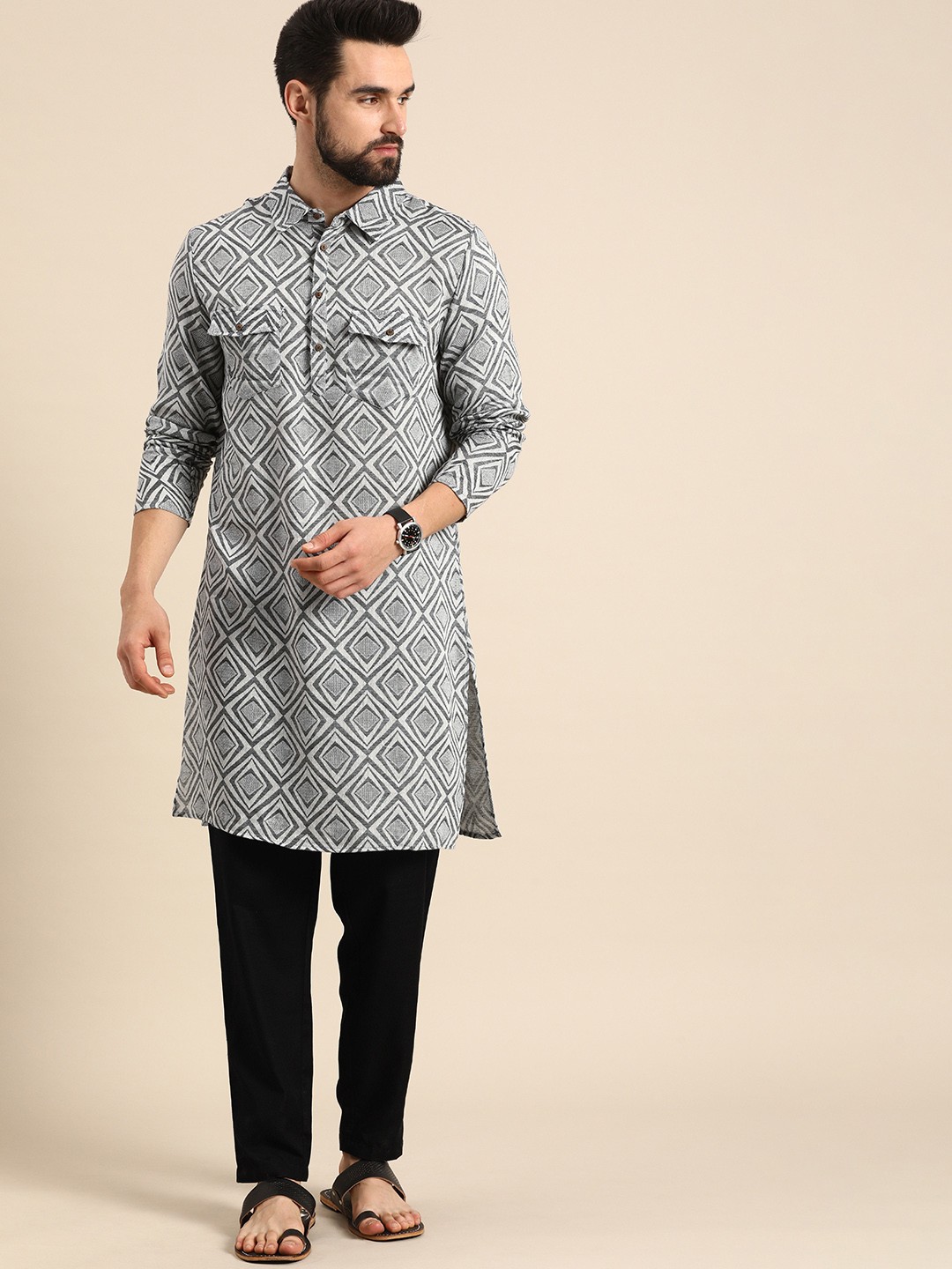 

Anouk Men Grey Geometric Print Shirt Collar Kurta with Solid Trousers