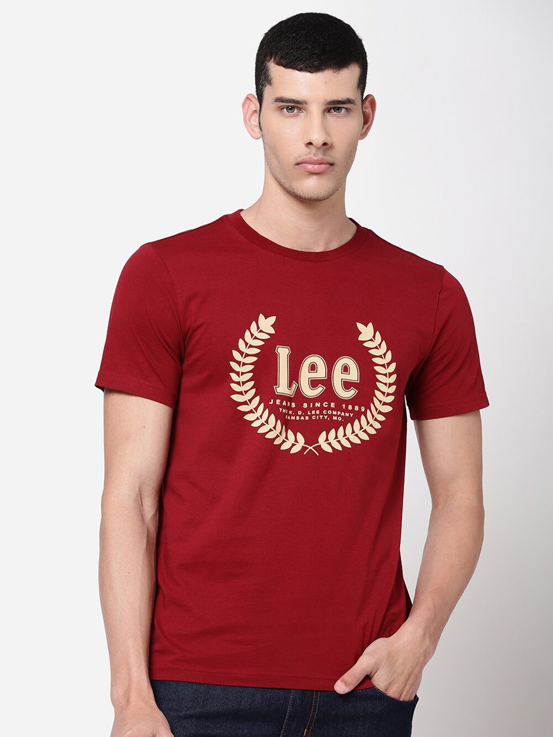 

Lee Men Maroon Typography Printed Slim Fit T-shirt