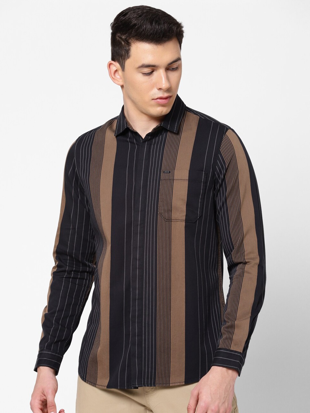 

Lee Men Black Slim Fit Striped Casual Shirt
