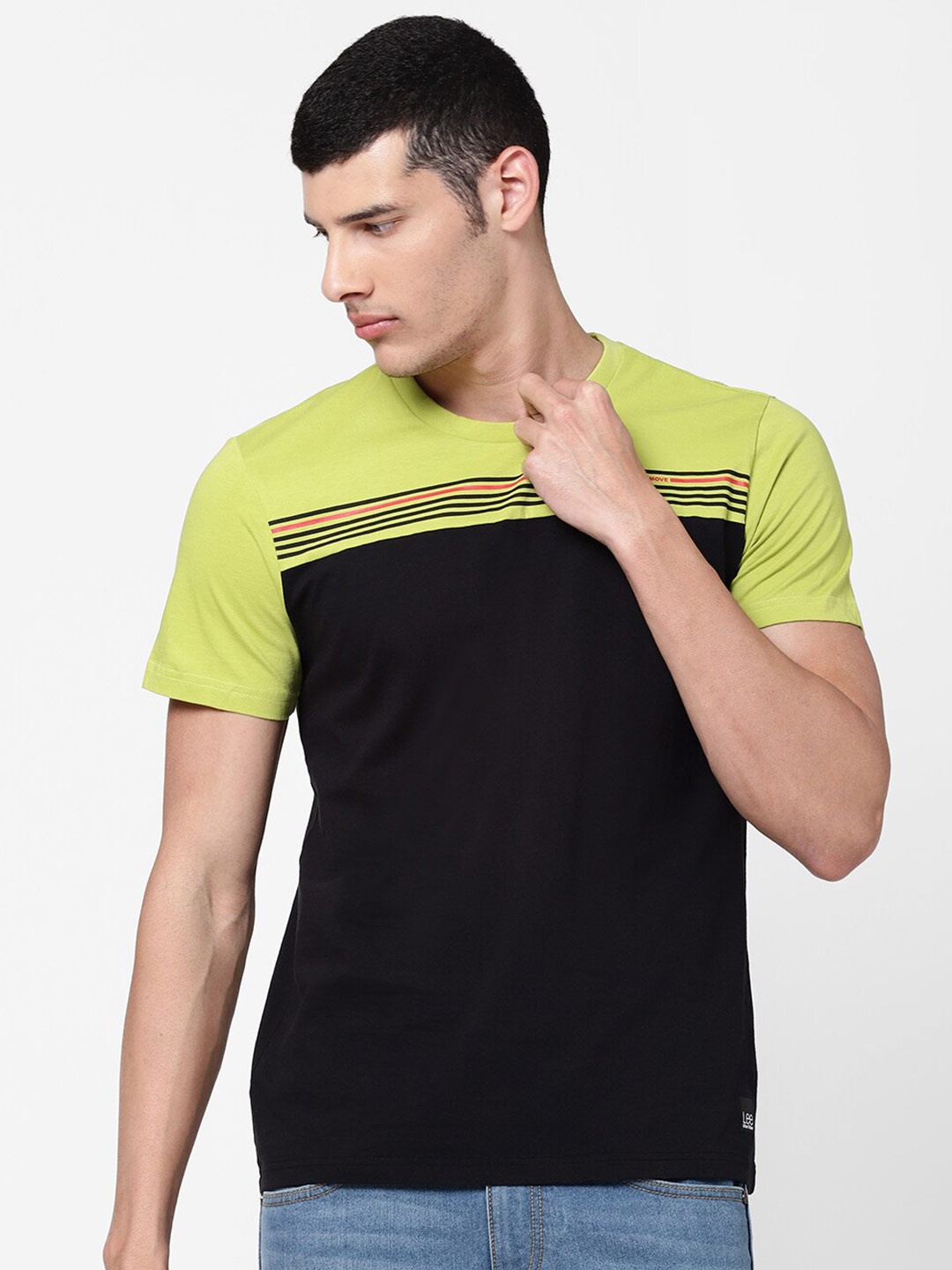 

Lee Men Black Colourblocked Slim Fit T-shirt