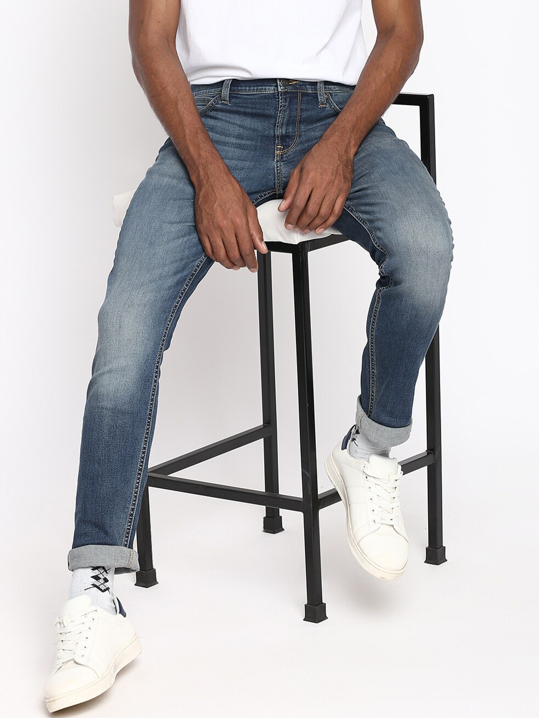

Lee Men Blue Rodeo Straight Fit Light Fade Stretchable Jeans