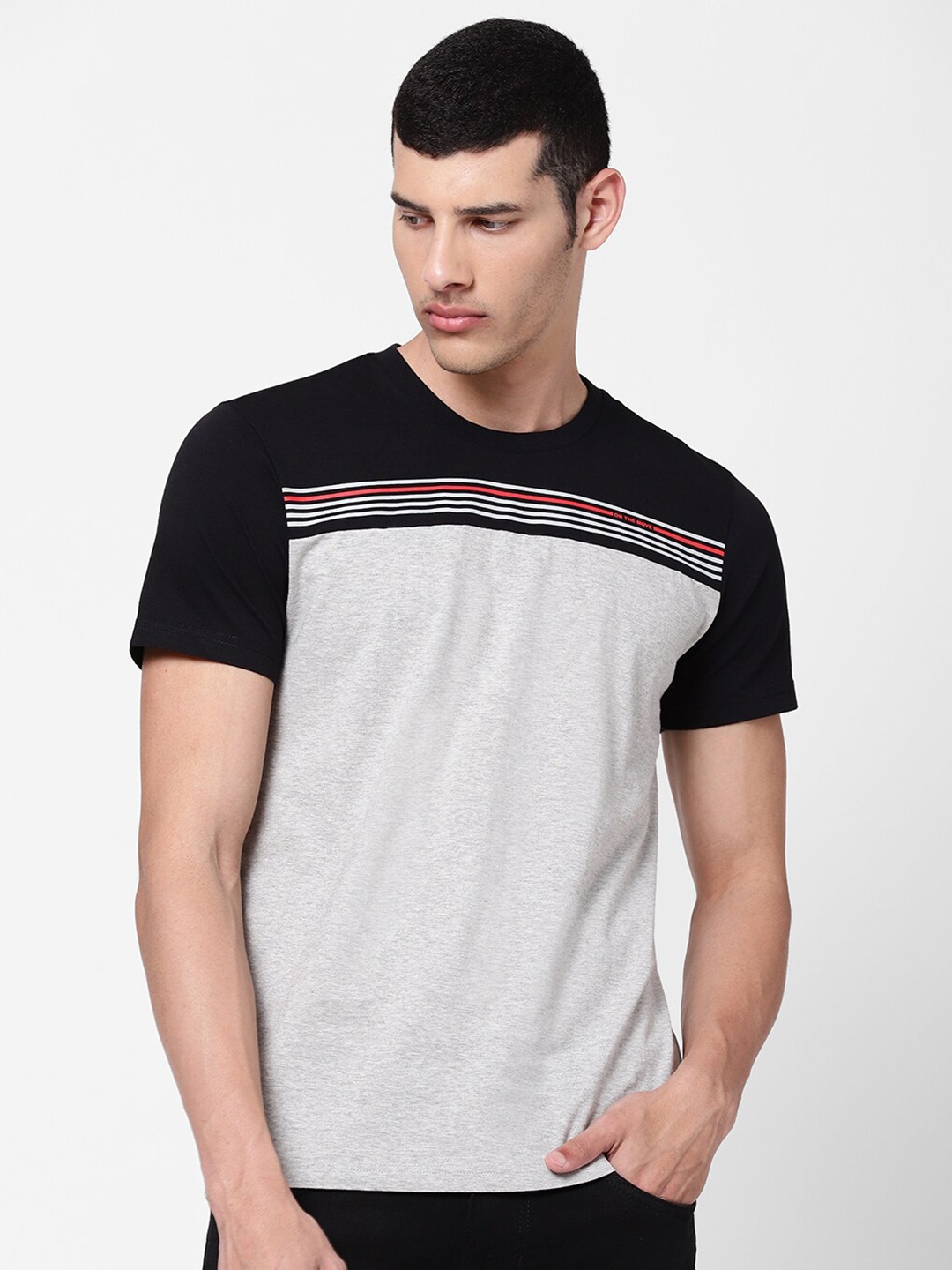 

Lee Men Grey & Black Colourblocked Slim Fit Cotton T-shirt