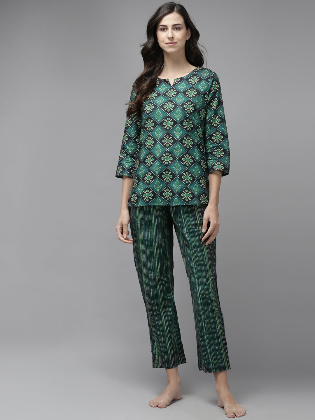 

Prakrti Women Green Printed Night suit