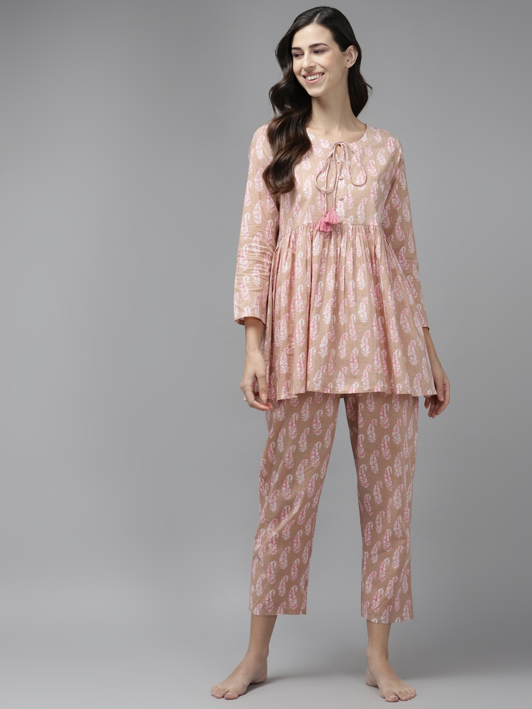 

Prakrti Women Peach-Coloured & Pink Printed Night suit