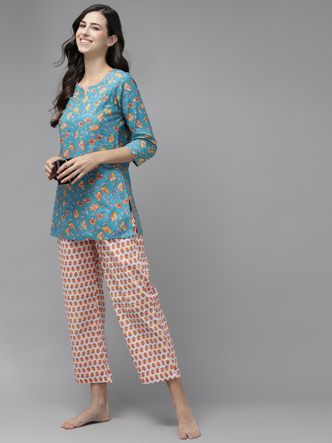 

Prakrti Women Blue & Off White Printed Night suit
