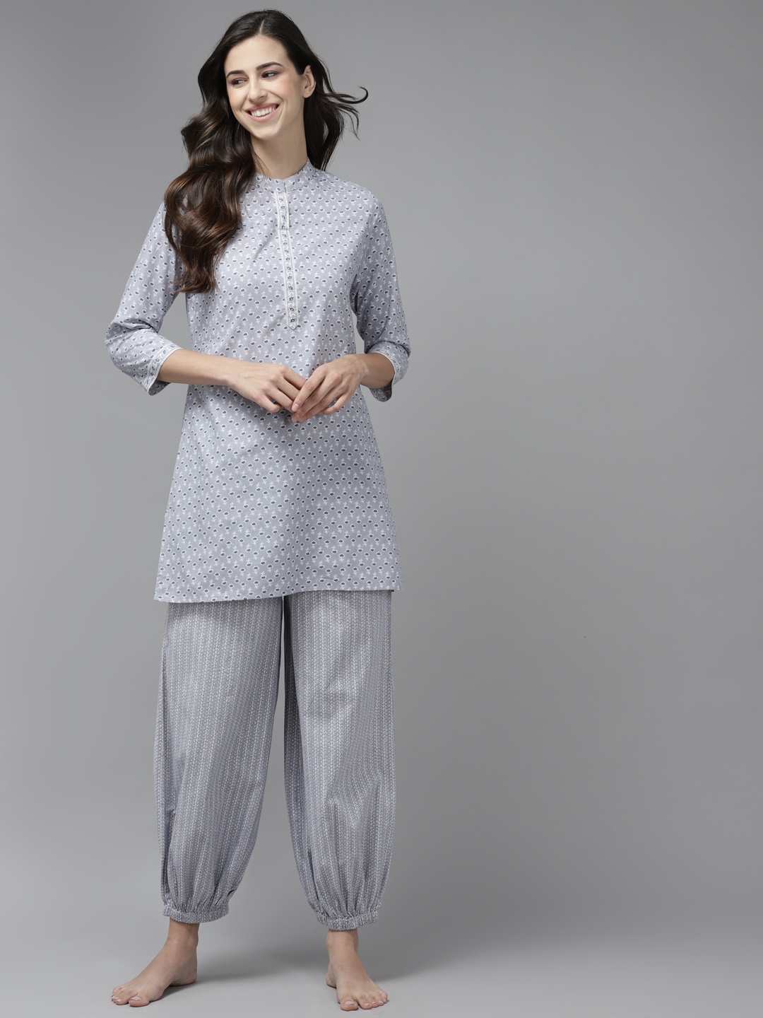 

Prakrti Women Grey Printed Night suit