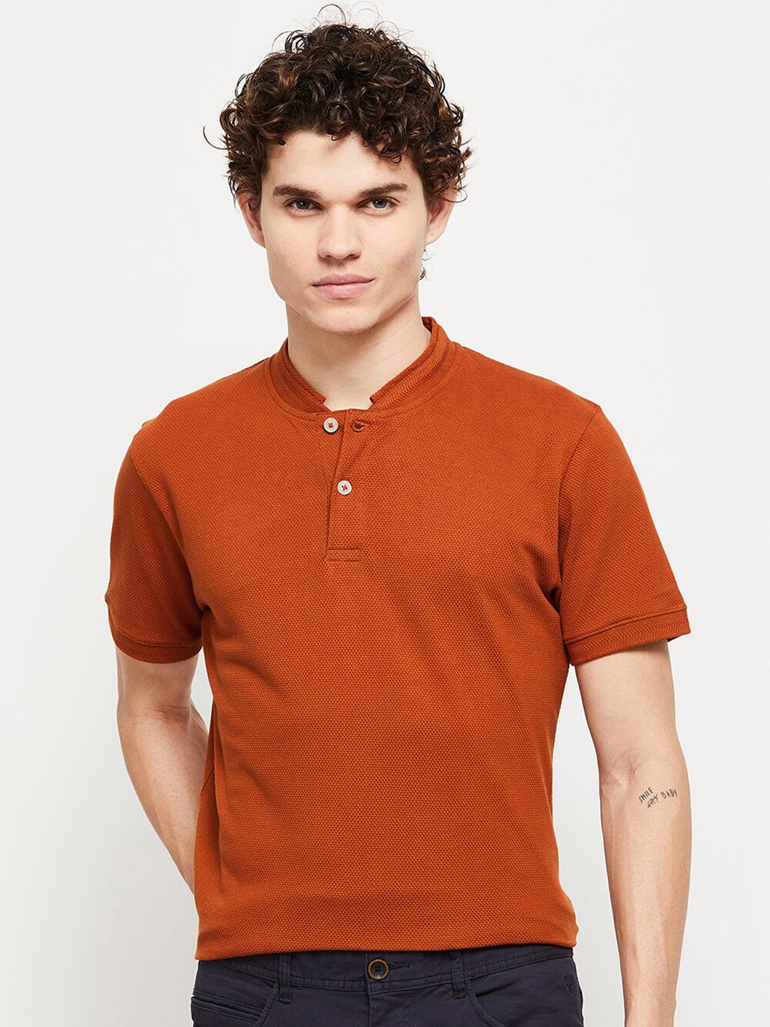 

max Men Rust Solid T-shirt