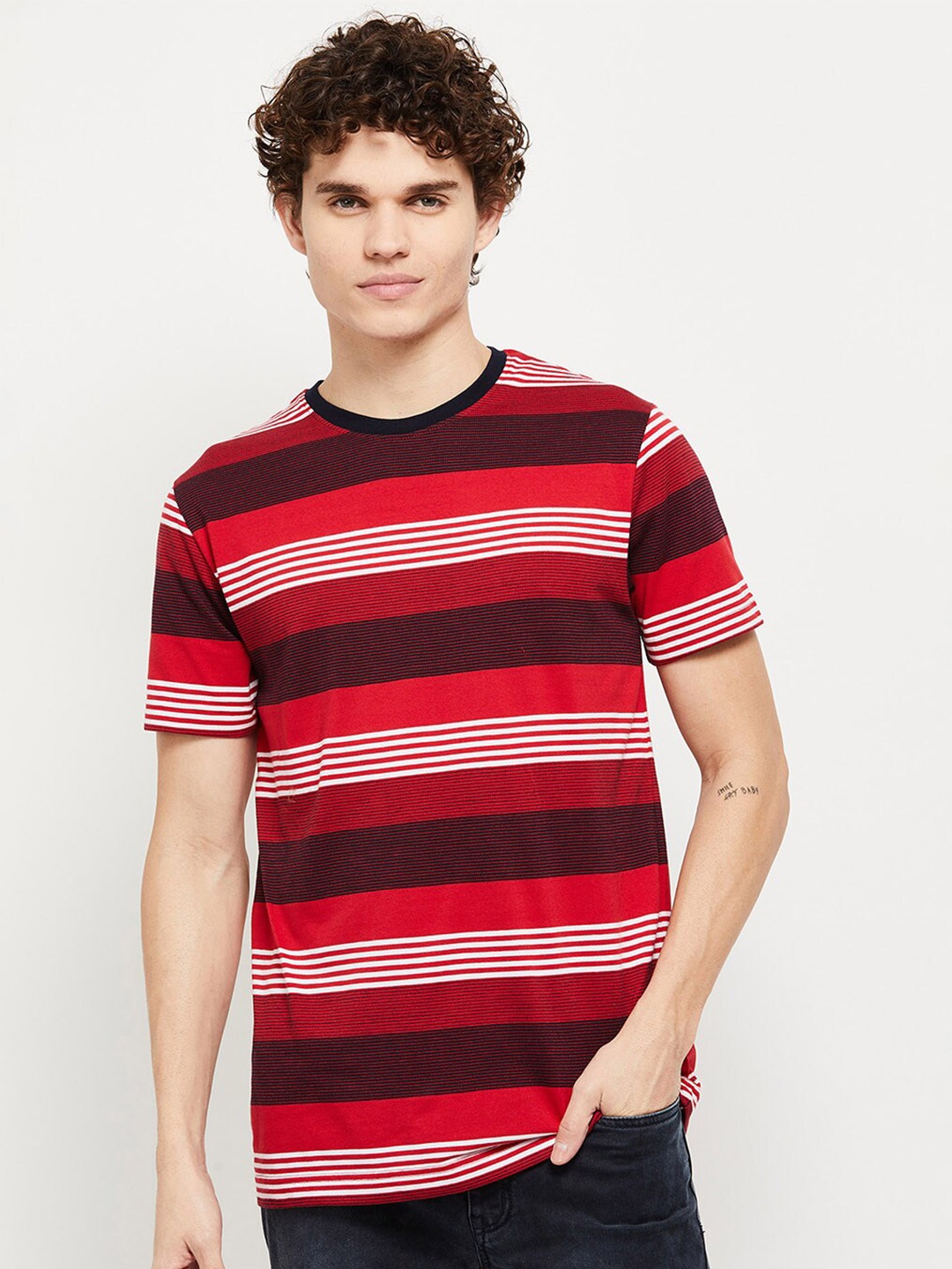 

max Men Red Striped T-shirt
