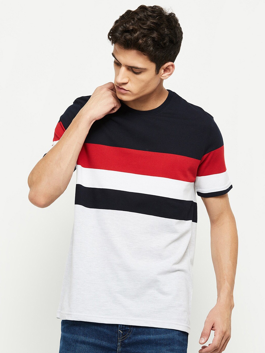 

max Men Blue & White Colourblocked T-shirt