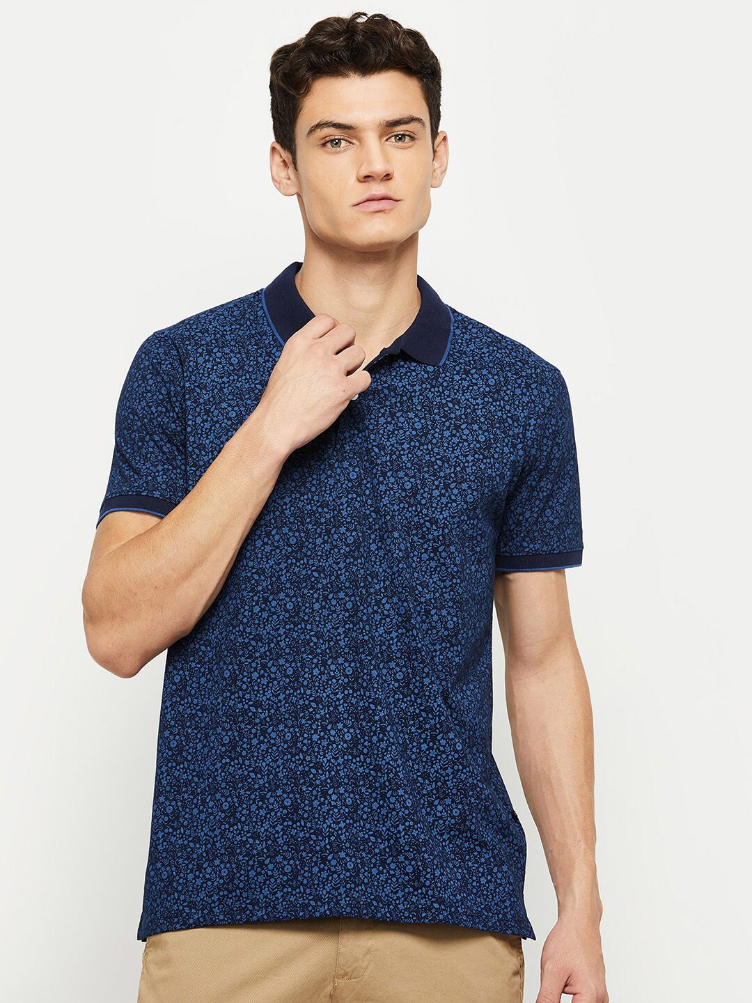 

max Men Blue Floral Printed Polo Collar T-shirt