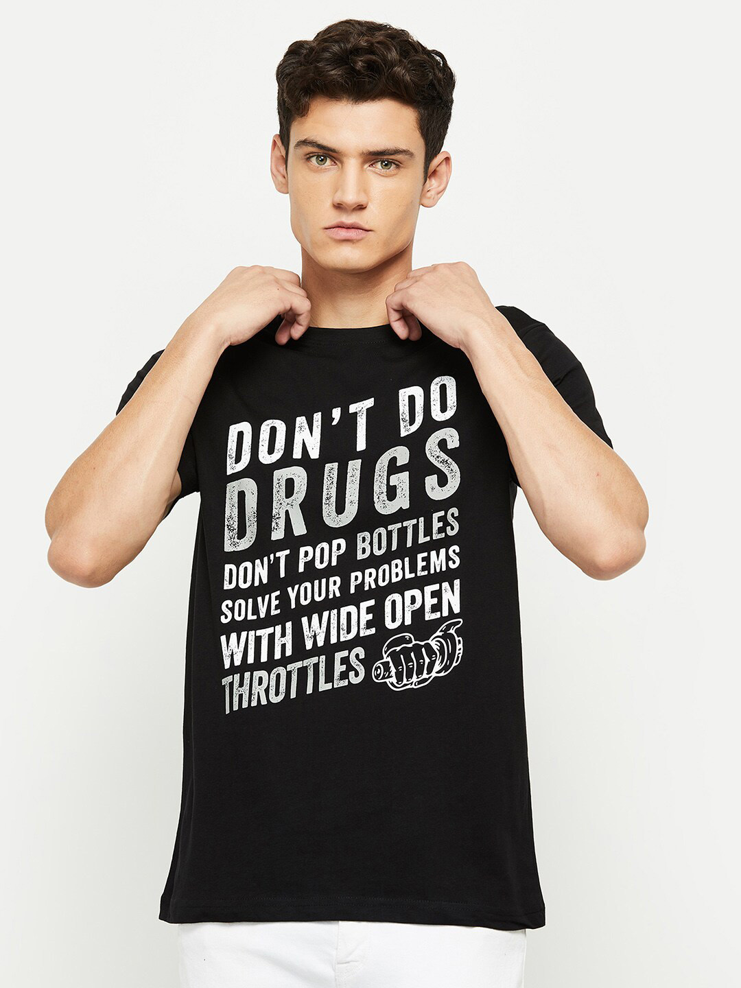 

max Men Black Typography Printed Cotton T-shirt