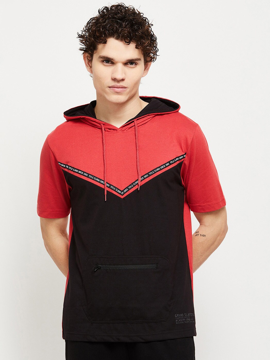 

max Men Black & Red Colourblocked T-shirt