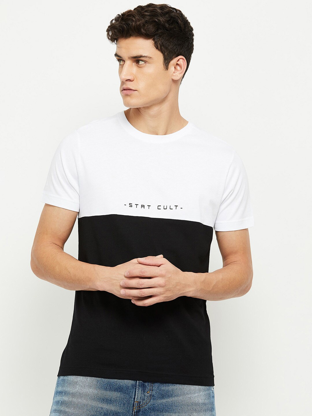 

max Men White & Black Colourblocked Cotton T-shirt