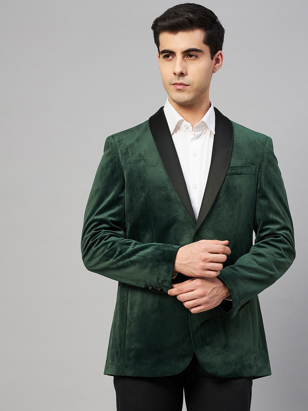 

Marks & Spencer Men Green Solid Slim Fit Single Breasted Velvet Blazer