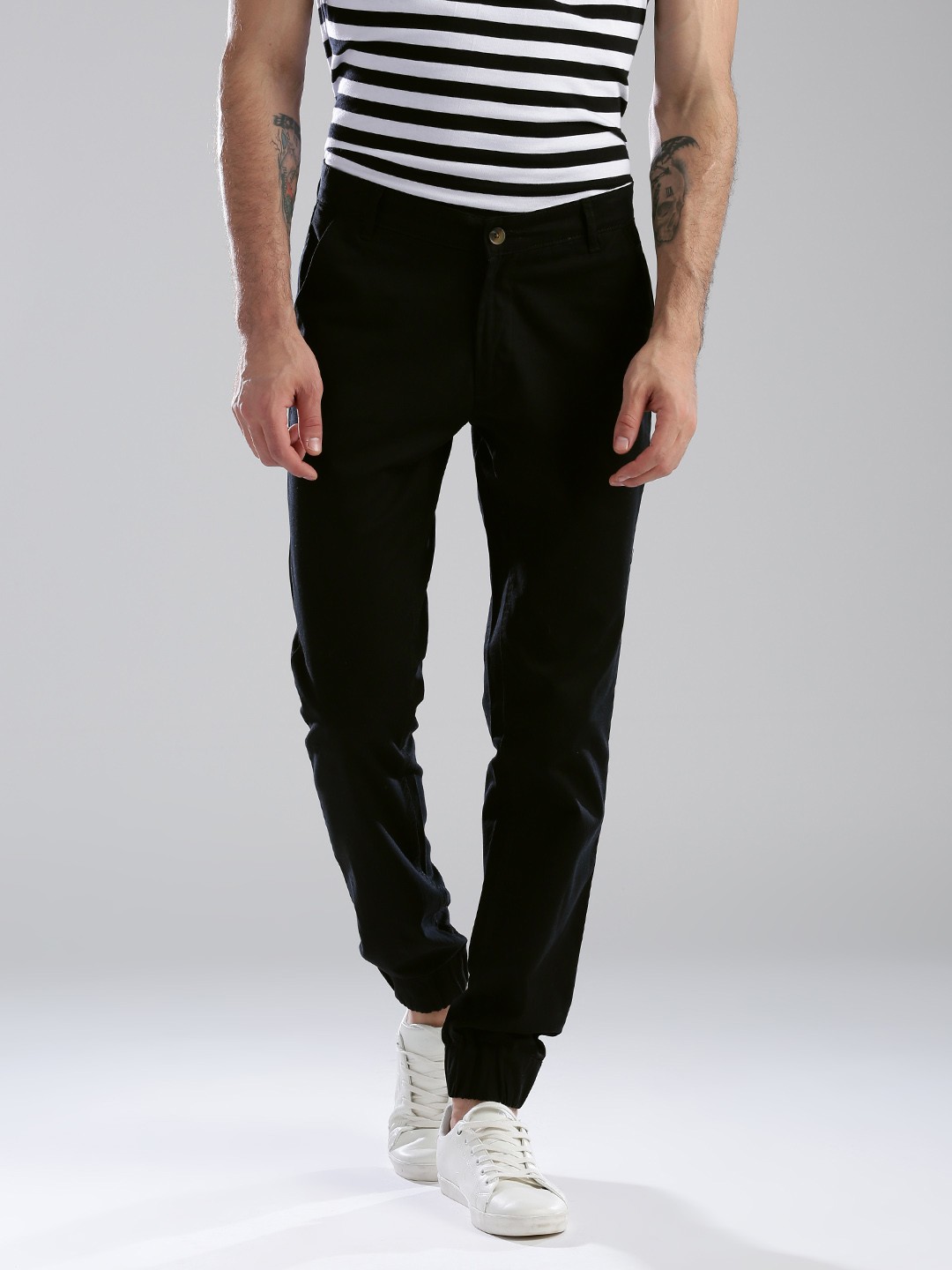 

Hubberholme Men Black Slim Fit Solid Joggers