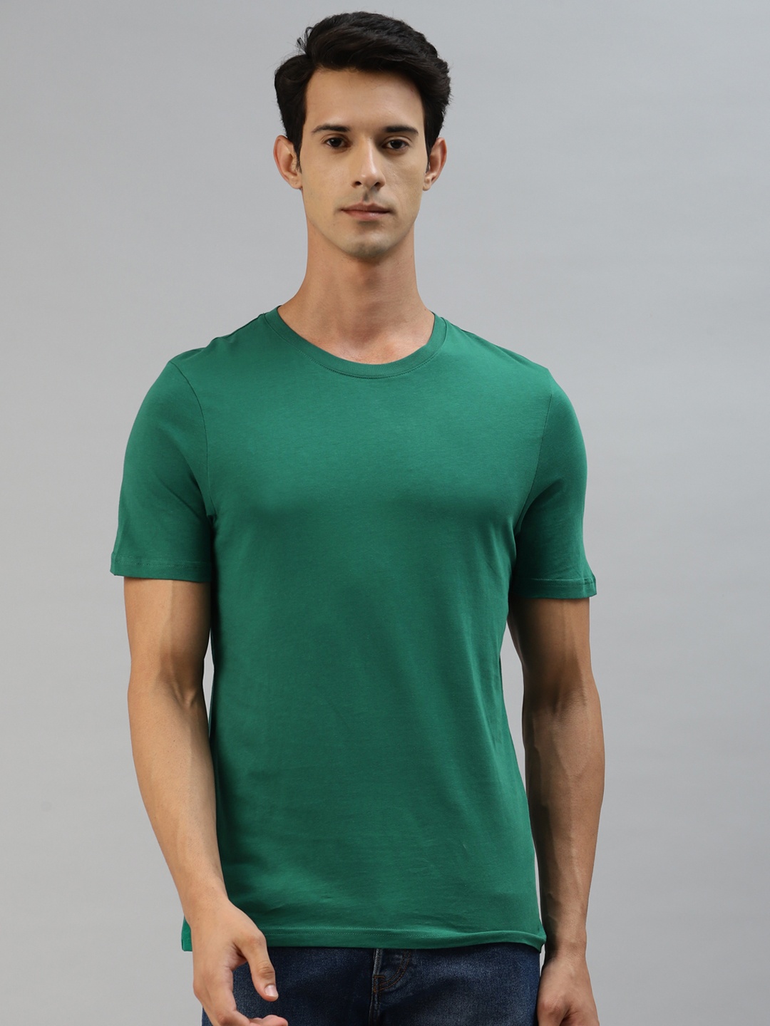 

Marks & Spencer Men Green Pure Cotton Solid T-shirt