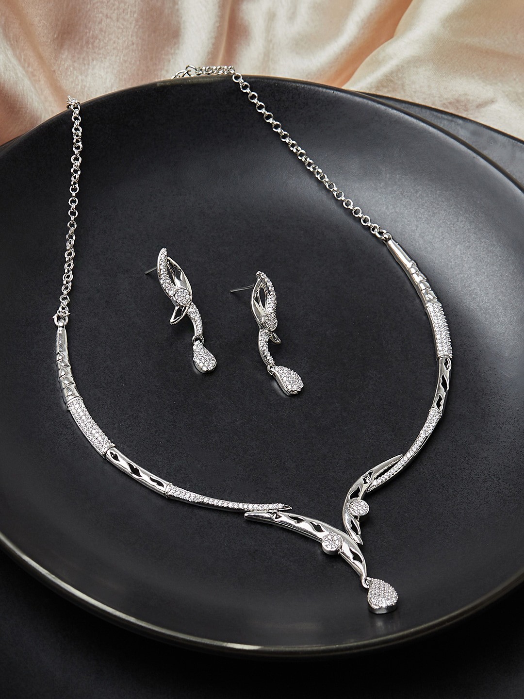 

Voylla Rhodium-Plated Silver-Toned White Stone Studded Jewellery Set
