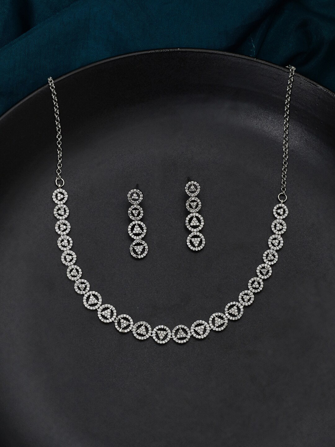 

Voylla Rhodium-Plated Silver-Toned Stone-Studded Jewellery Set