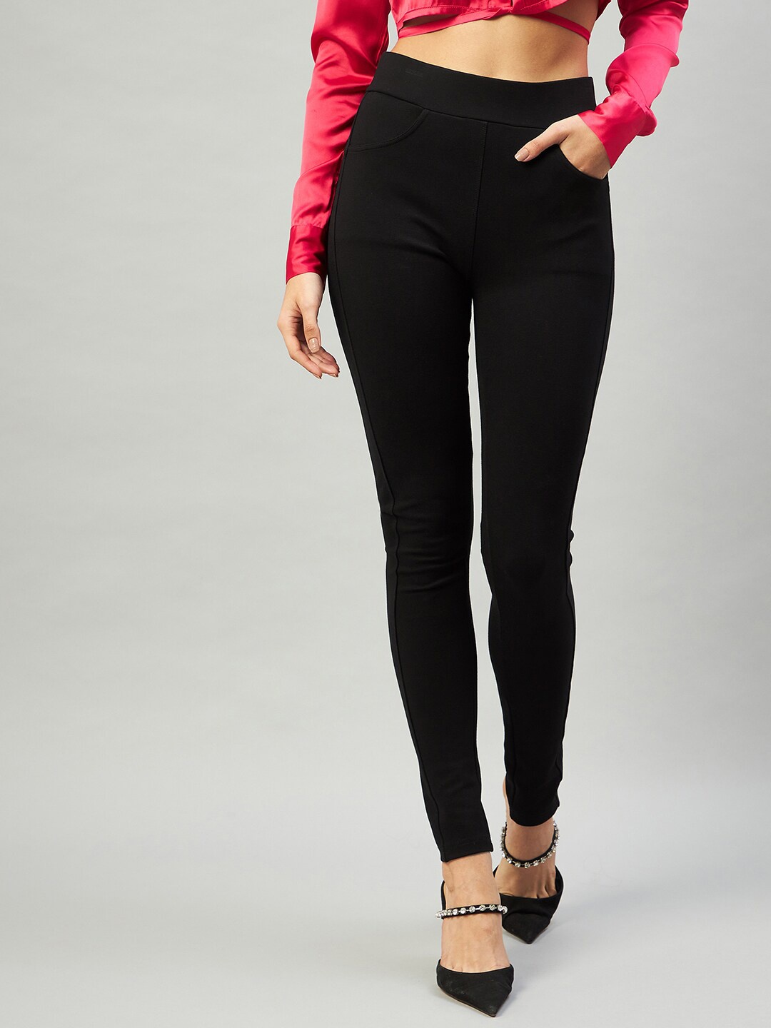 

DELAN Women Black Solid Slim-Fit Jeggings