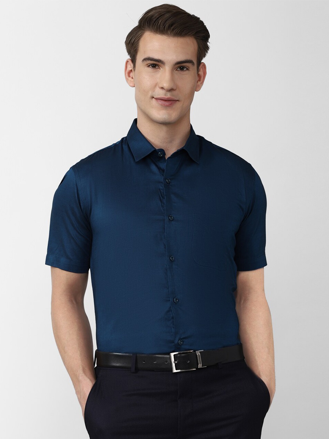 

Peter England Men Blue Solid Slim Fit Formal Shirt