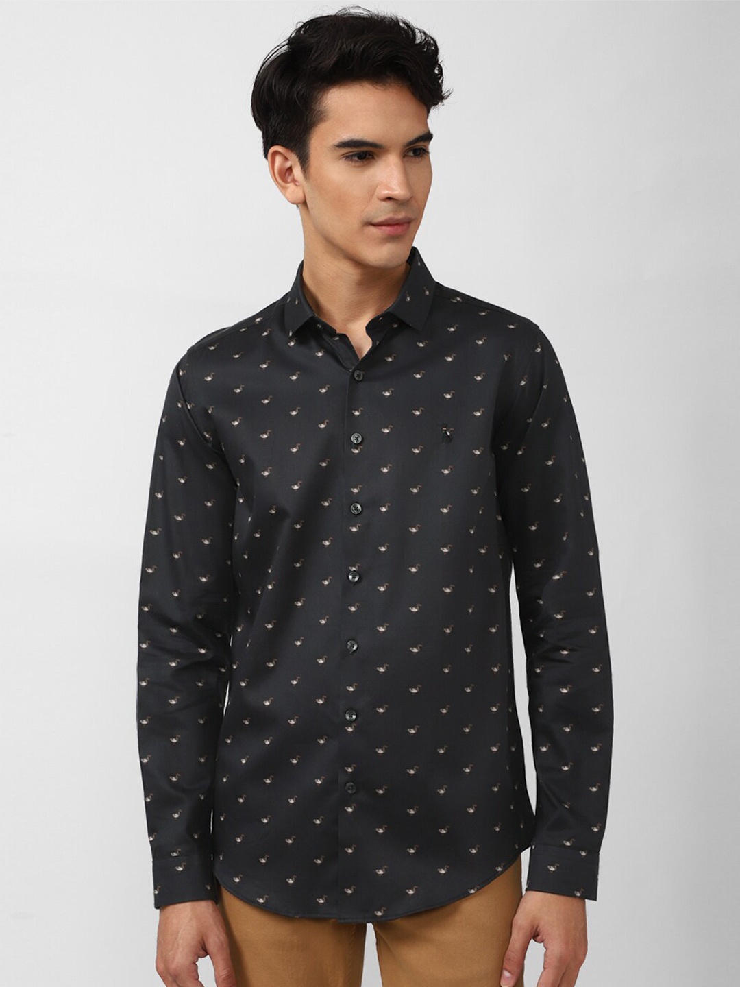 SIMON CARTER LONDON Men Black Slim Fit Printed Casual Shirt