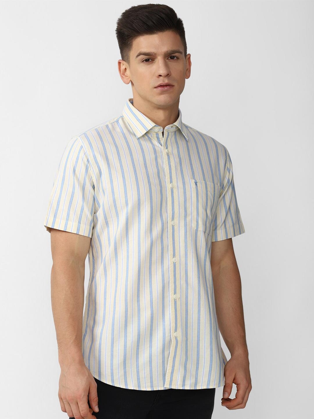

Van Heusen Sport Men Cream-Coloured Slim Fit Striped Pure Cotton Casual Shirt