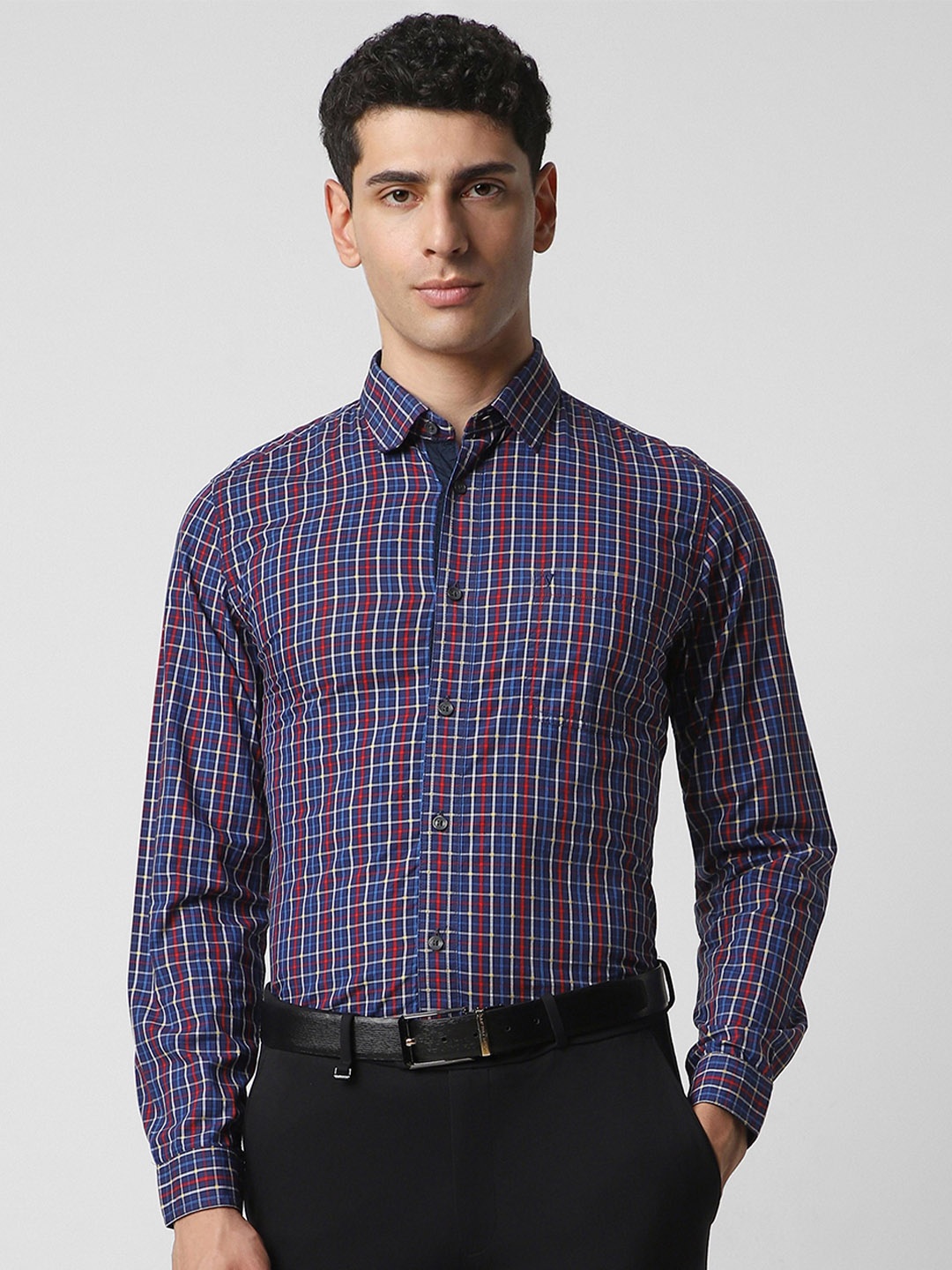 

Van Heusen Sport Men Navy Blue Slim Fit Checked Casual Shirt