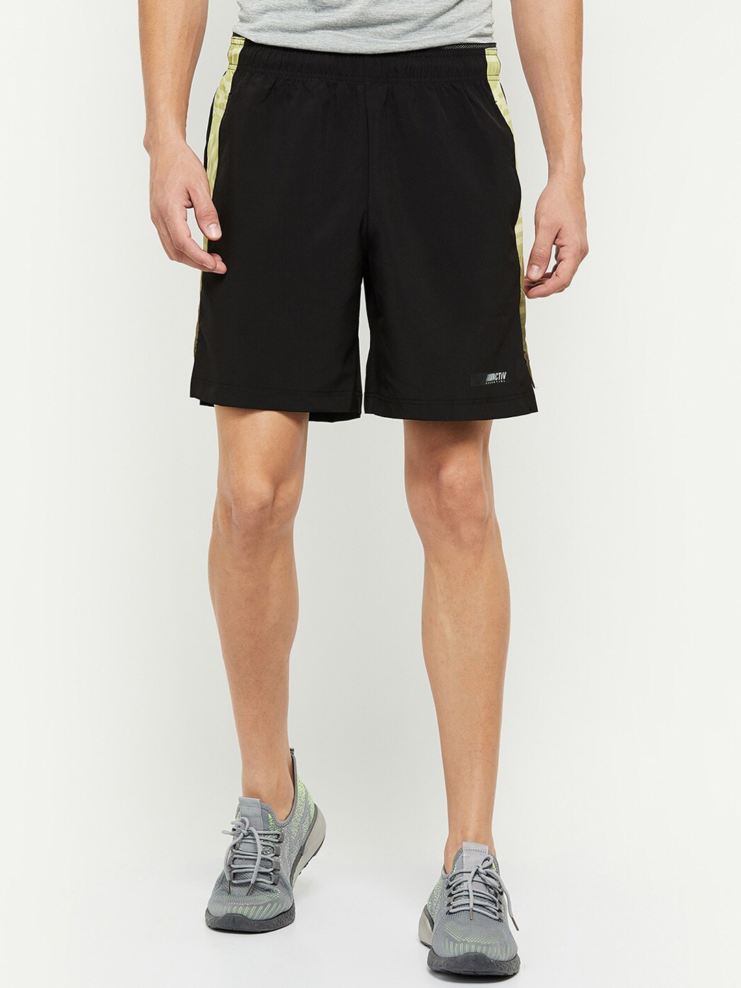 max Men Black Solid Sports Shorts