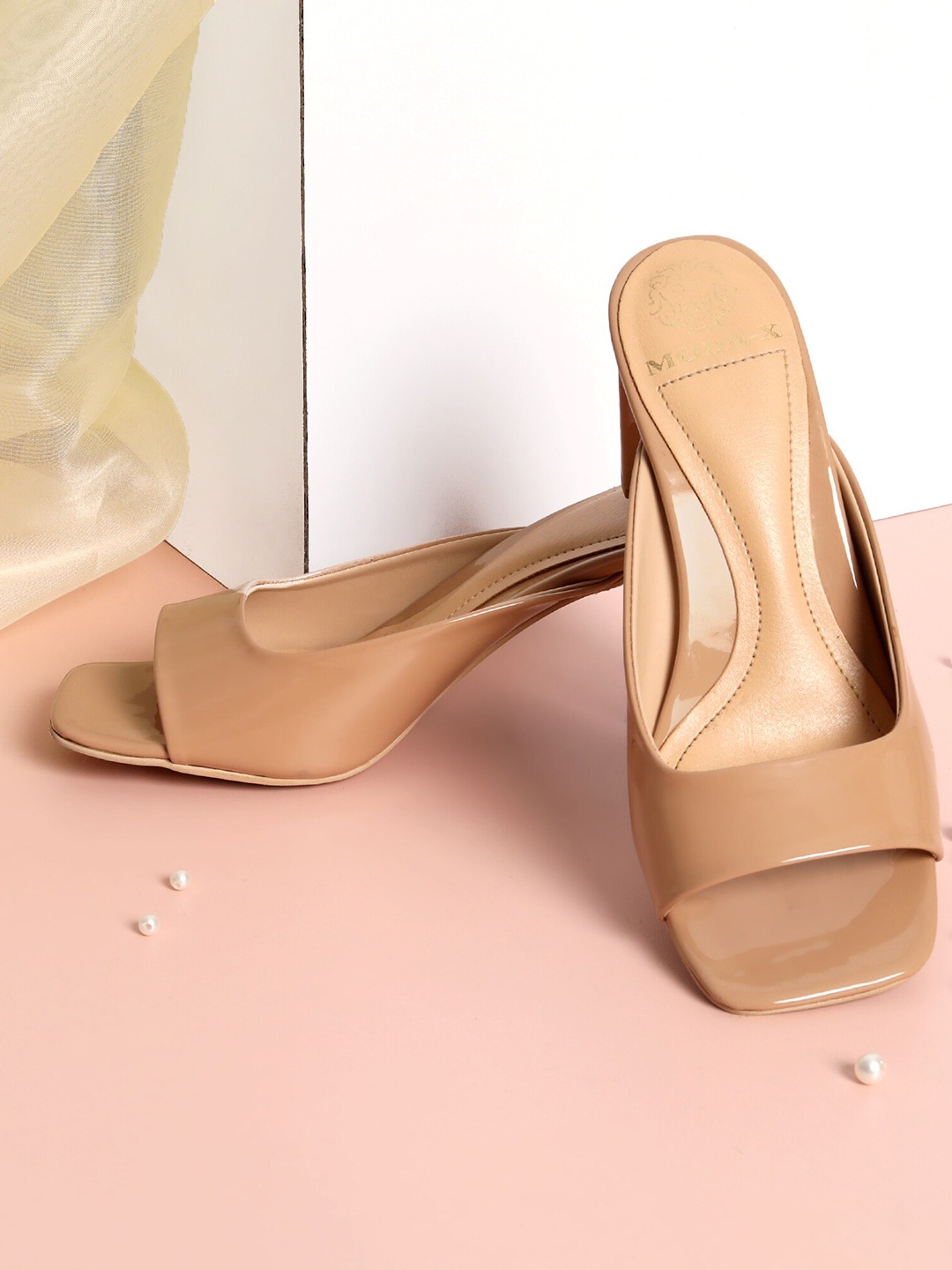 

MODA-X Women Beige Solid Block Mules