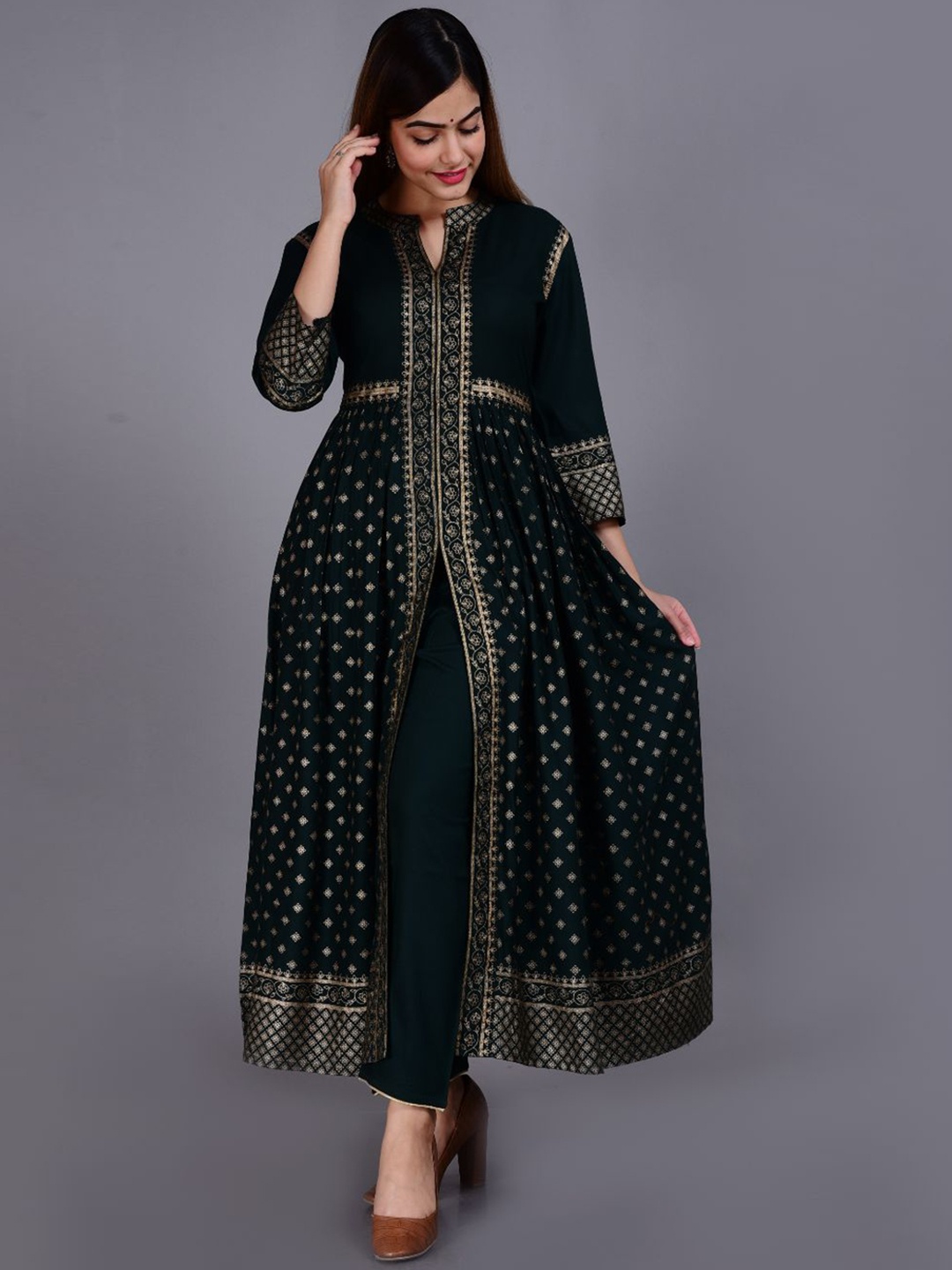 

Lovista Women Green Ethnic Motifs Printed Kurta with Trousers