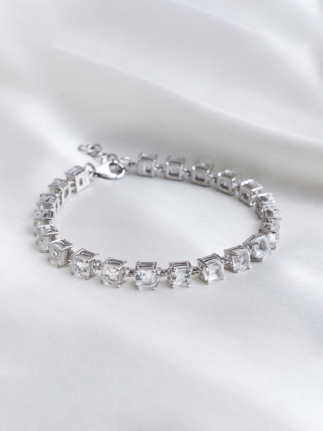 

HIFLYER JEWELS Women White Bracelet