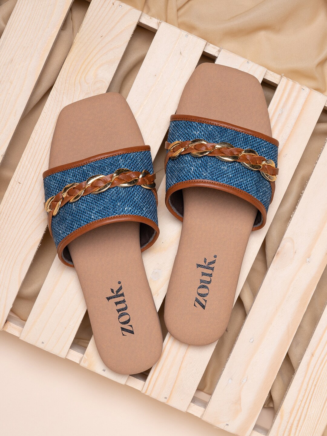 

ZOUK Women Dark Blue Chain Design Open Toe Flats