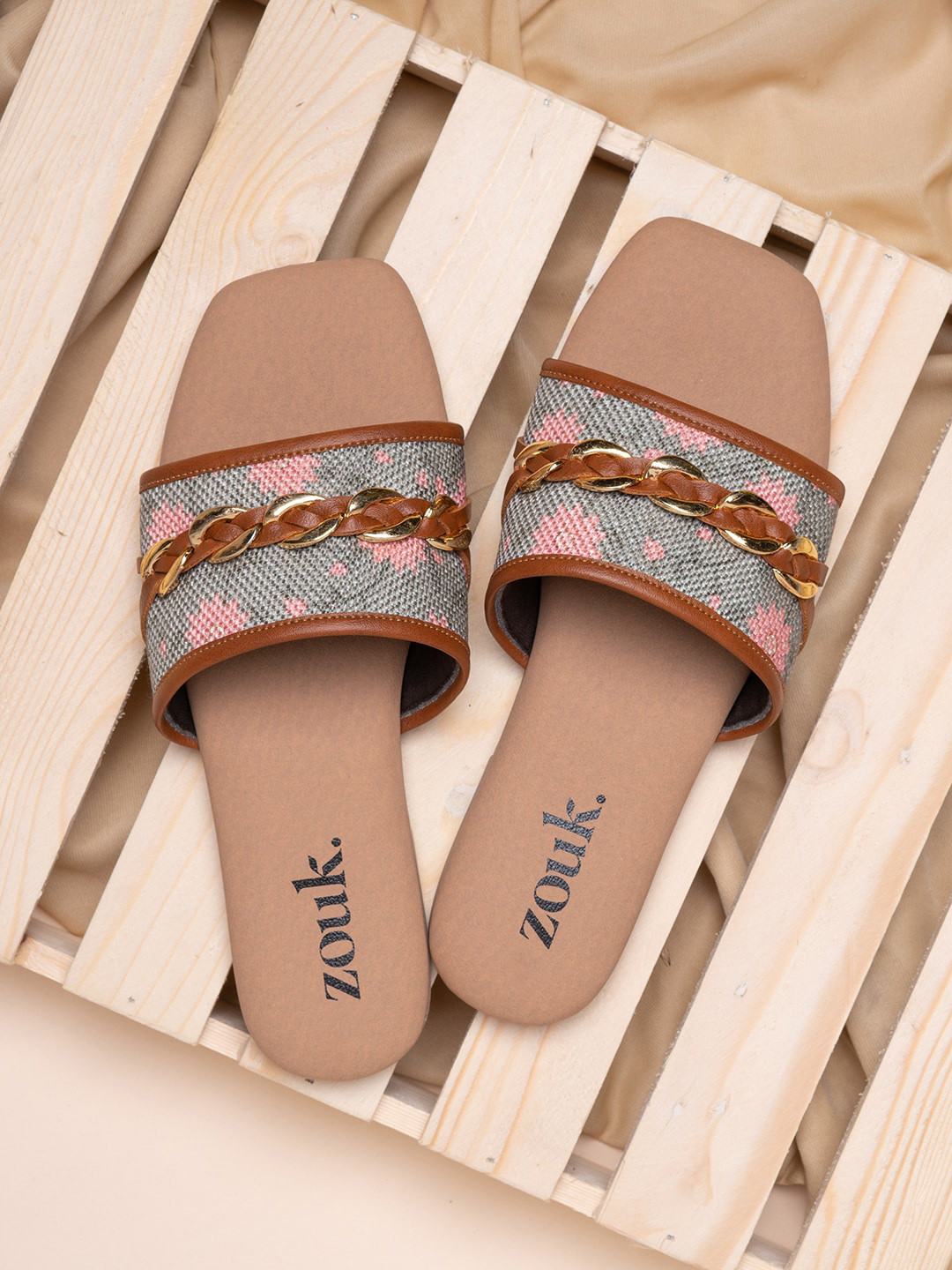 

ZOUK Women Grey & Pink Printed Open Toe Flats