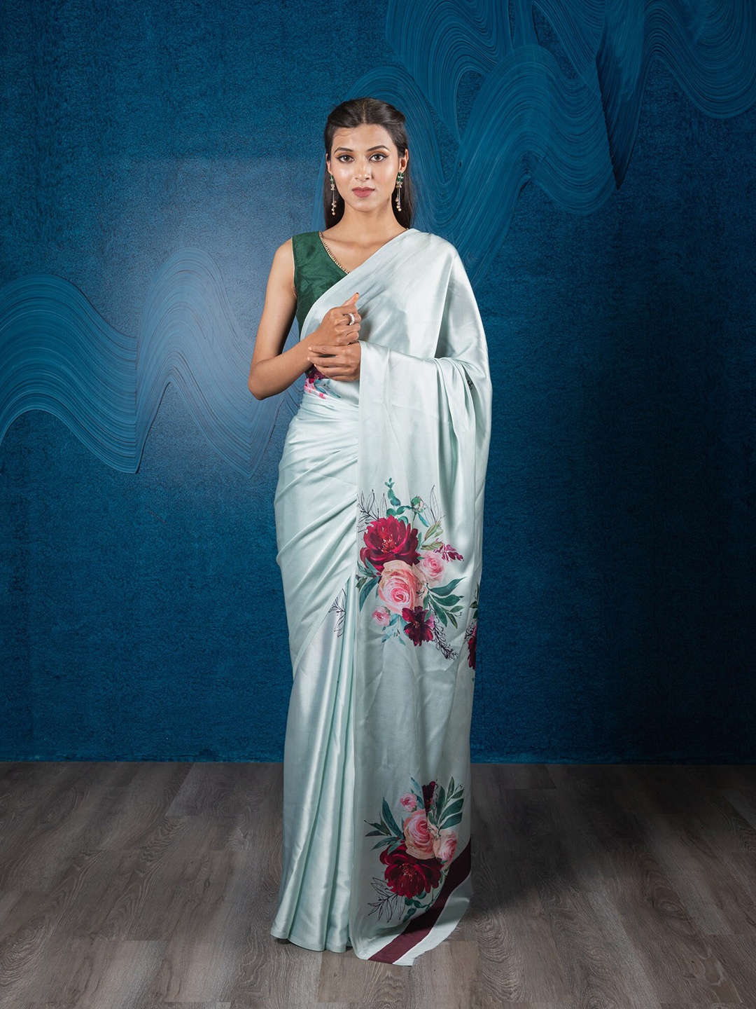 

Exclusiva Green & Pink Floral Digital Print Saree