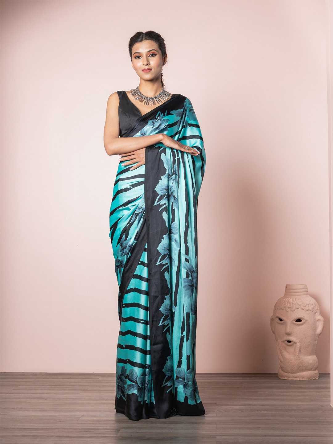 

Exclusiva Women Turquoise Blue & Black Floral Printed Saree