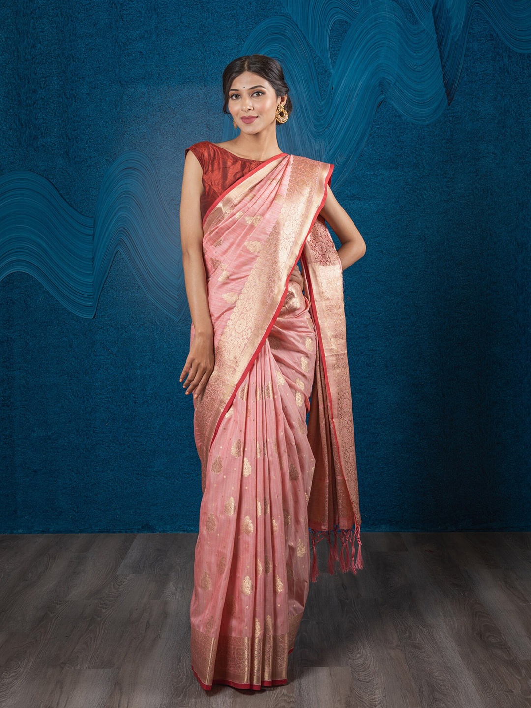 

Exclusiva Pink & Gold Toned Woven Design Zari Silk Blend Banarasi Saree