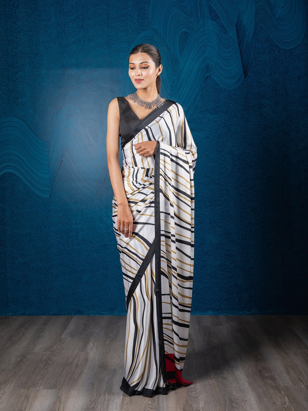 

Exclusiva White & Black Striped Crepe Digital Print Saree