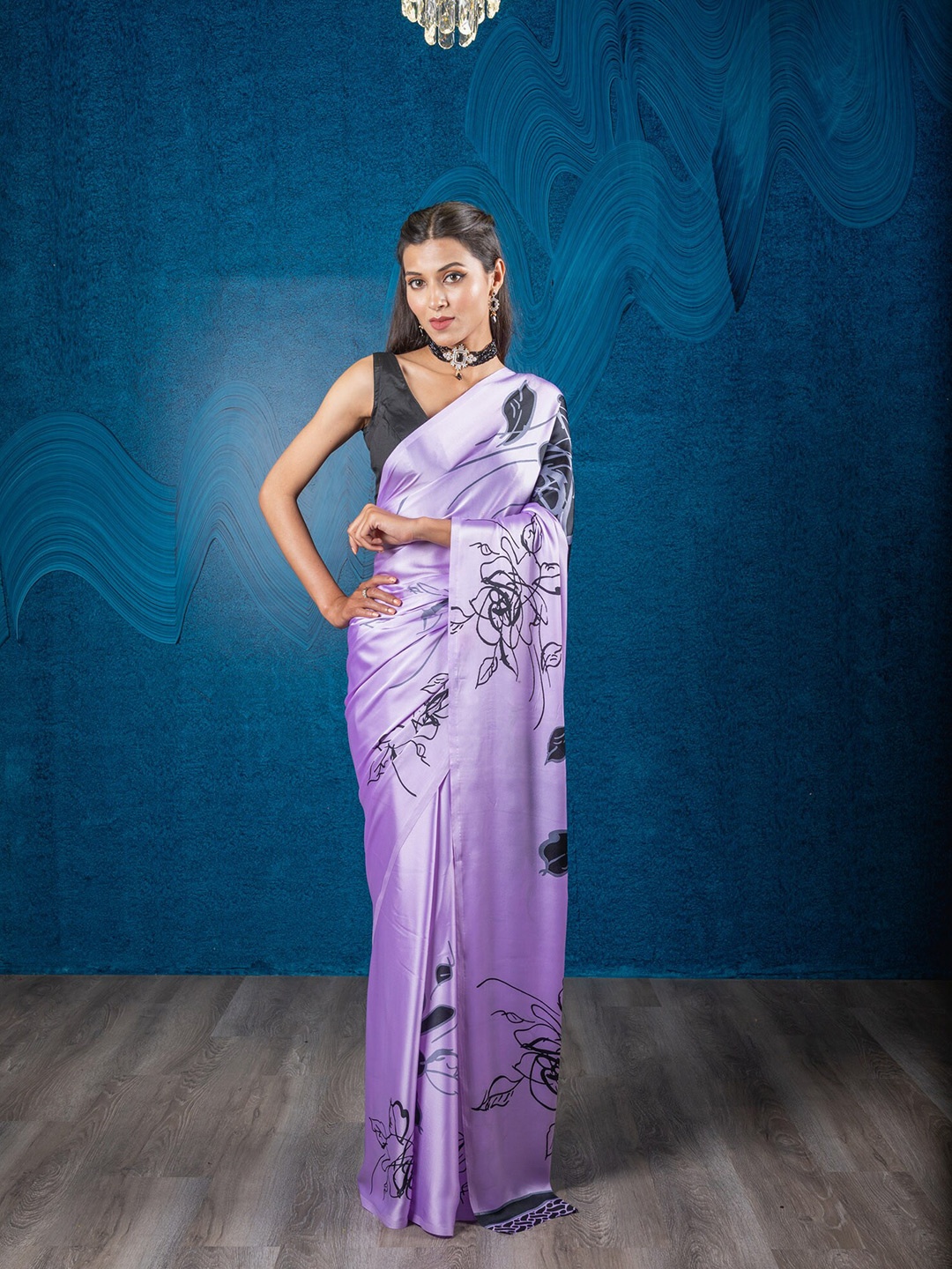 

Exclusiva Lavender & Black Floral Saree