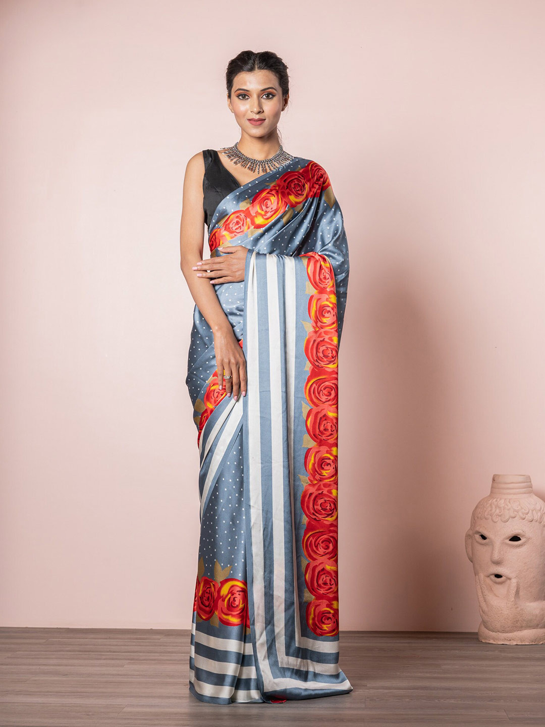 

Exclusiva Grey & Red Floral Saree