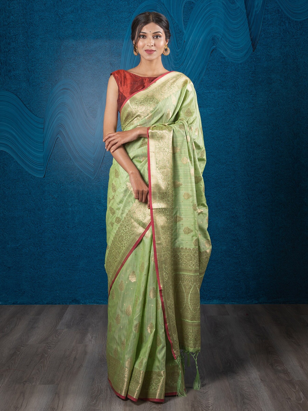 

Exclusiva Green & Gold-Toned Woven Design Zari Silk Blend Banarasi Saree