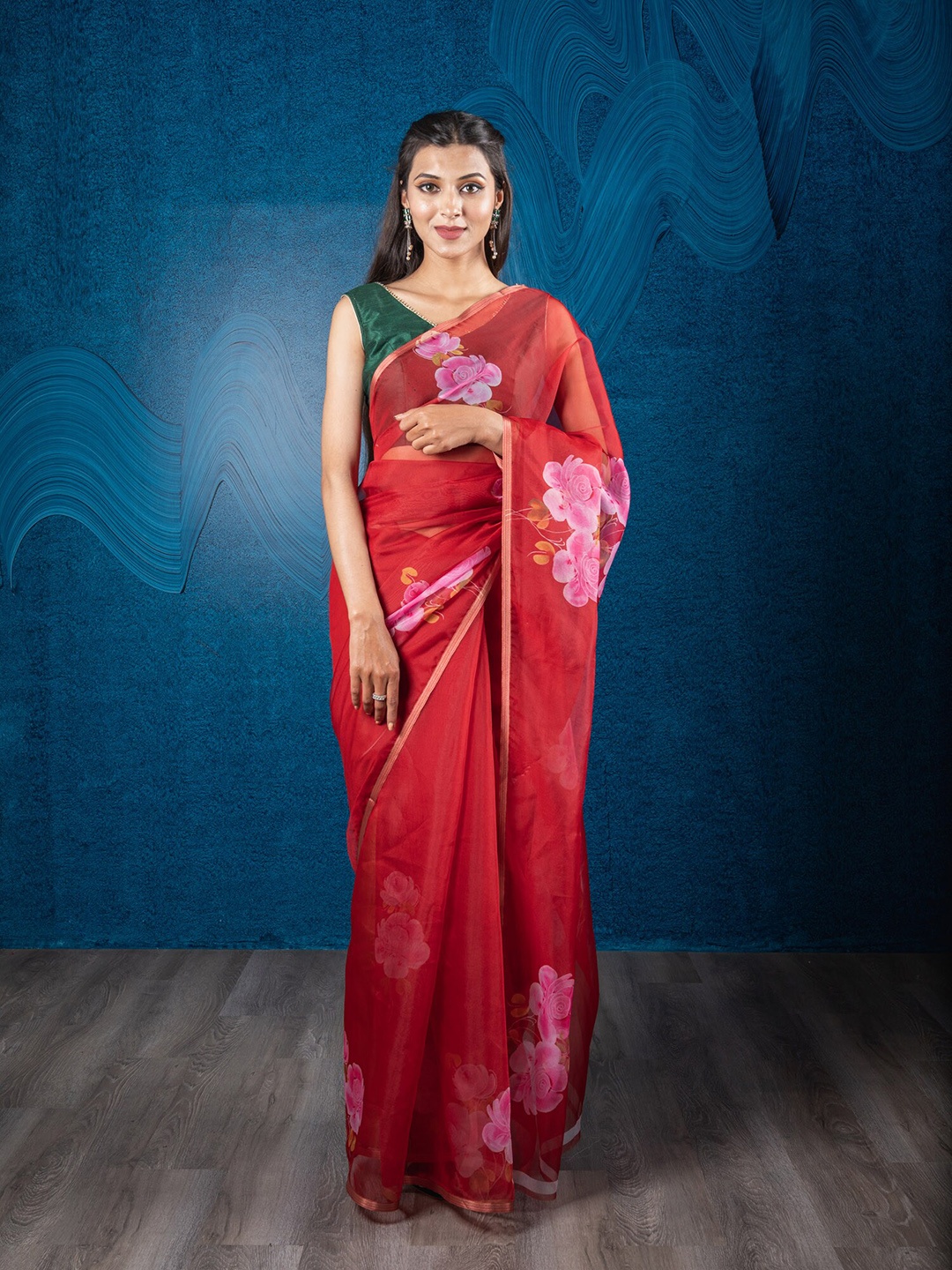 

Exclusiva Red & White Floral Zari Organza Saree